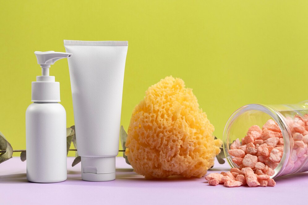 composition-cosmetiques-eponge_23-2148549111-2783749