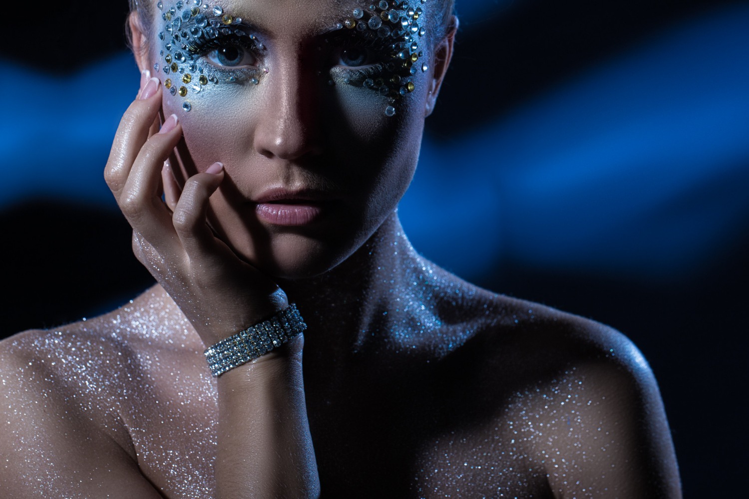 femme-maquillage-artistique-2955431