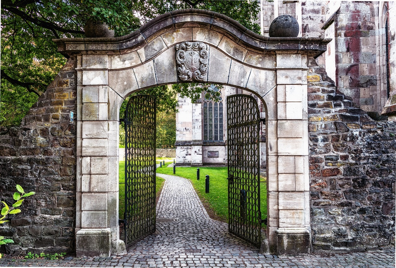 gate-1707702_1280-4598794