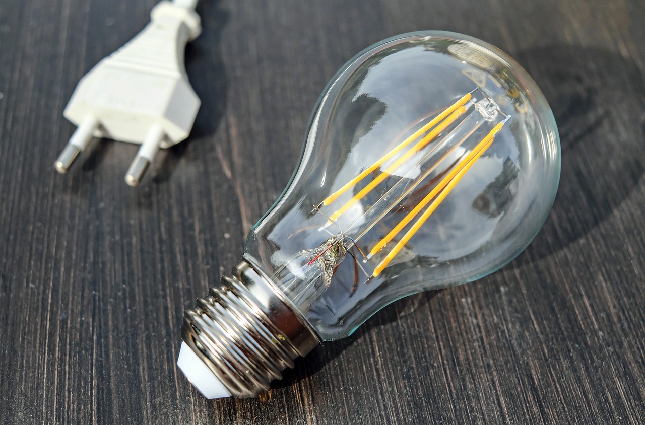light-bulb-1640438_1280-8746048