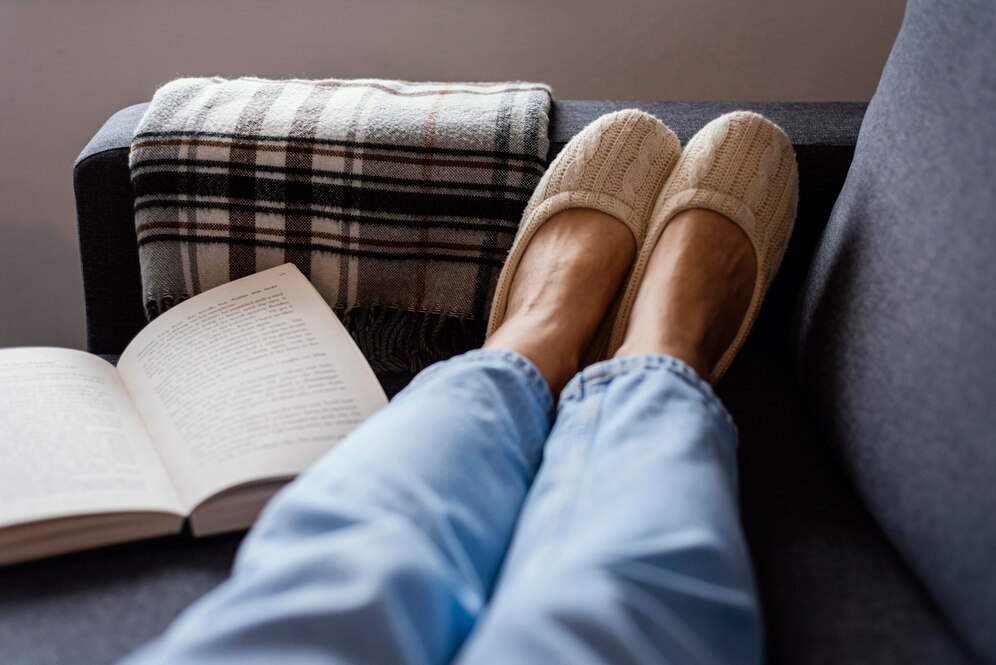 outils-tricot-se-bouchent_23-2148832330-6589676