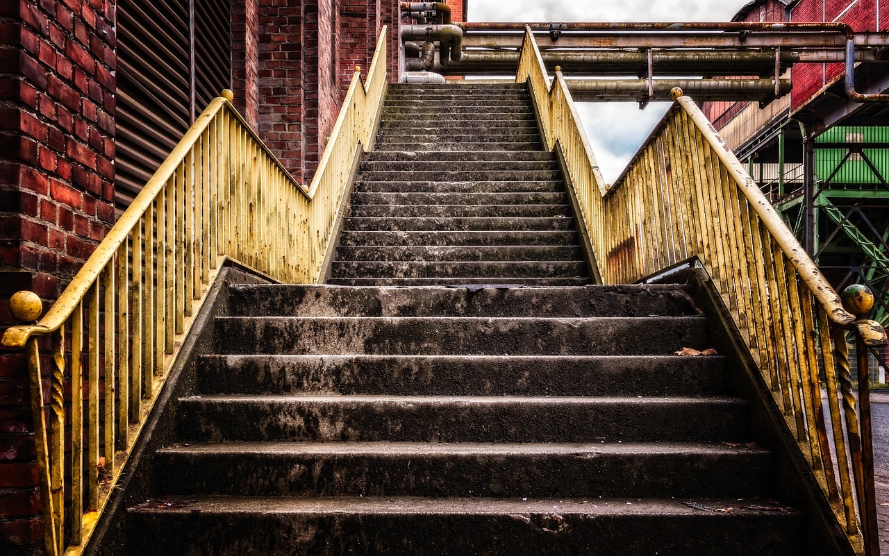 stairs-3297014_1280-3697296