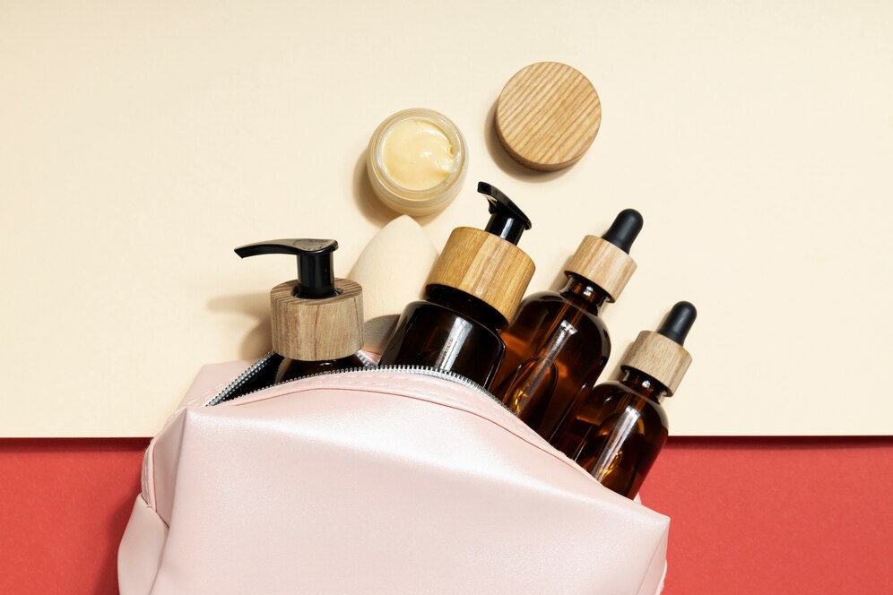 trousse-toilette-produits-plat_23-2149879971-2512156