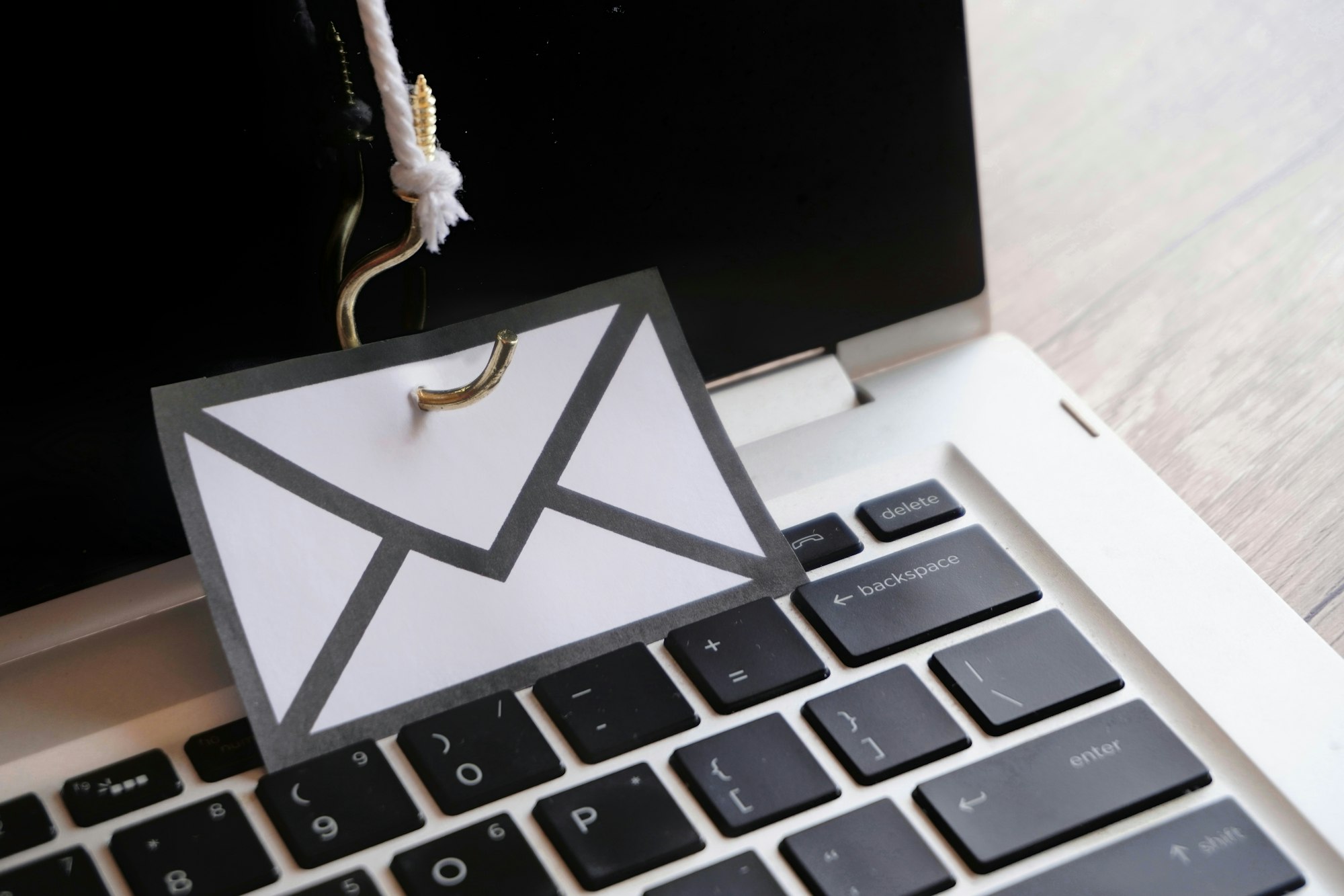 Alerte sur les boîtes mail : Tycoon 2FA, le kit de phishing qui contourne la sécurité