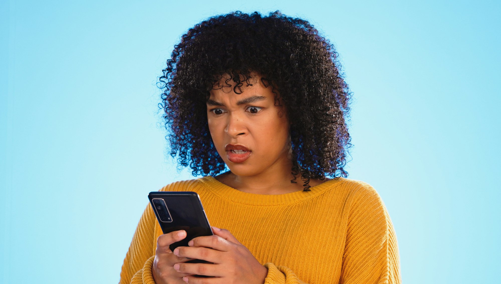 Savez-vous comment les escrocs utilisent les "scama" pour arnaquer via SMS ?
