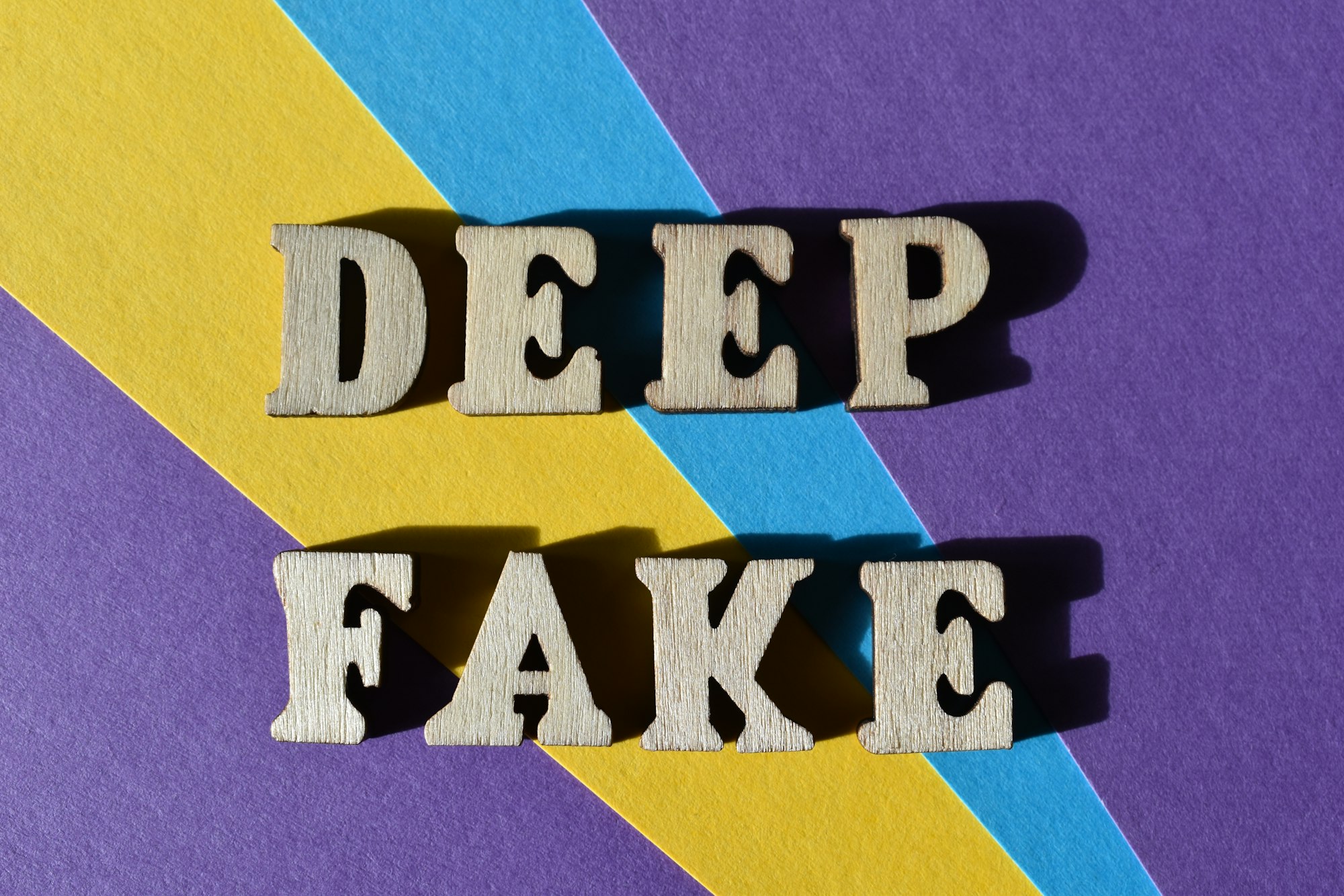 Qu'est-ce qu'un deepfake ? Tout ce que vous devez savoir sur cette technologie controversée de l'IA